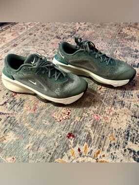 Nike Versair Sneakers